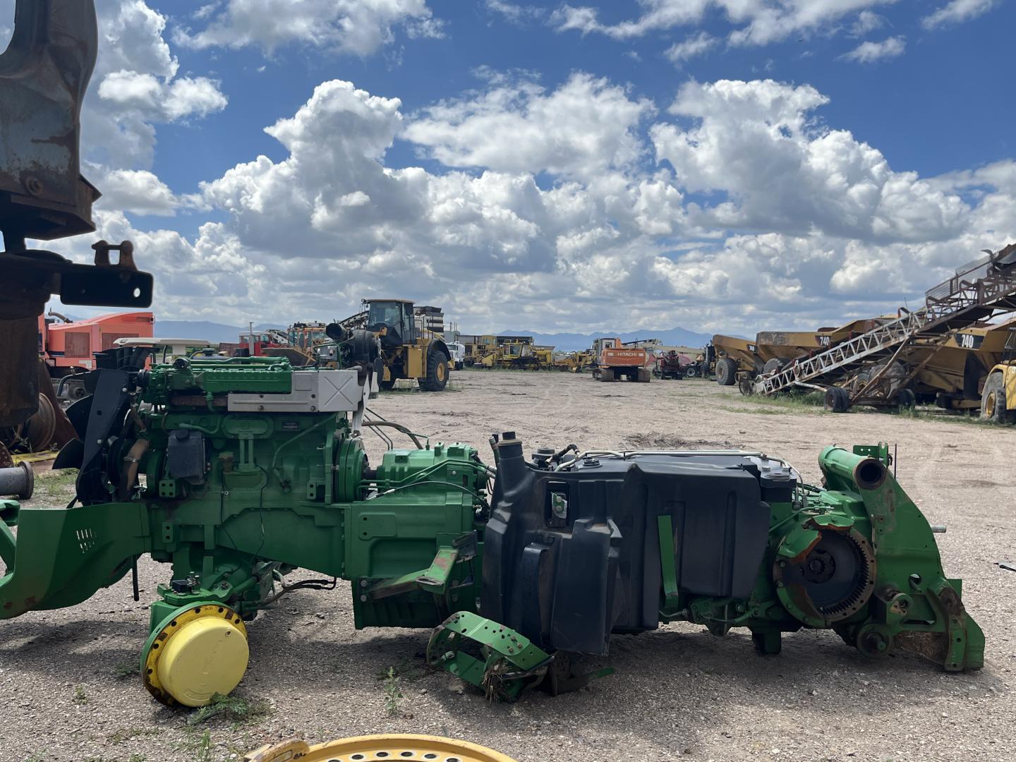 ./imagenes/INVOICE/2019/17825/TRACTOR JOHN DEERE 8225R (2).JPG